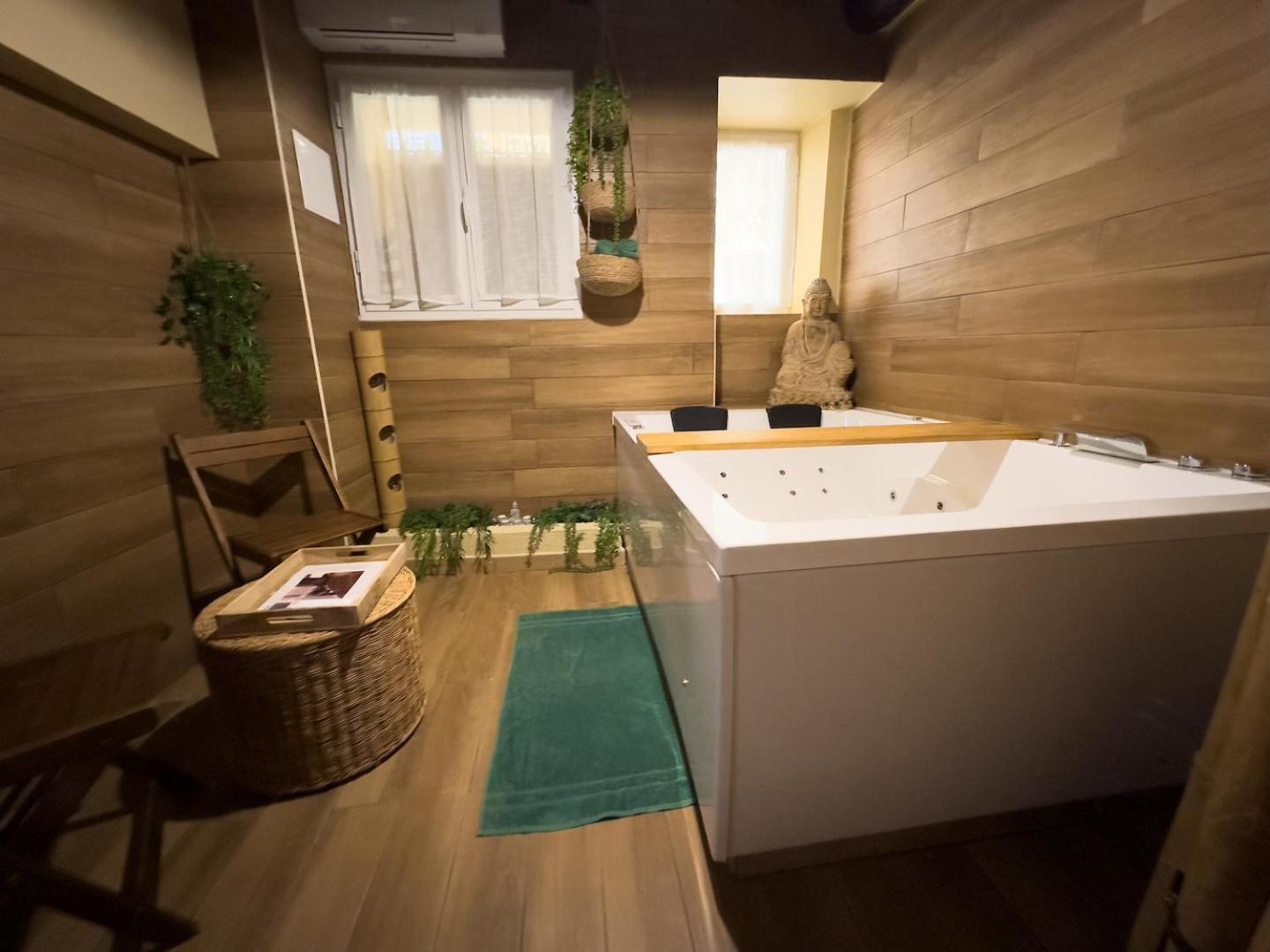 Le Balneo Jacuzzi Vieil Antibes Safranier Apartment Luaran gambar